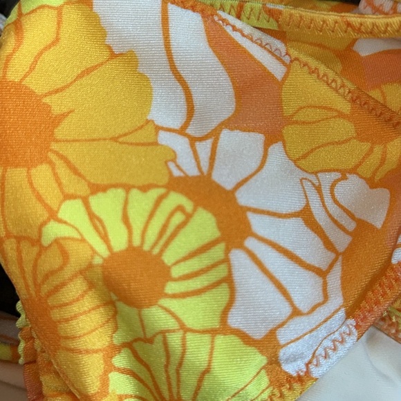 String floral style Swimsuit top and bottom swimsuit set. - Picture 14 of 14